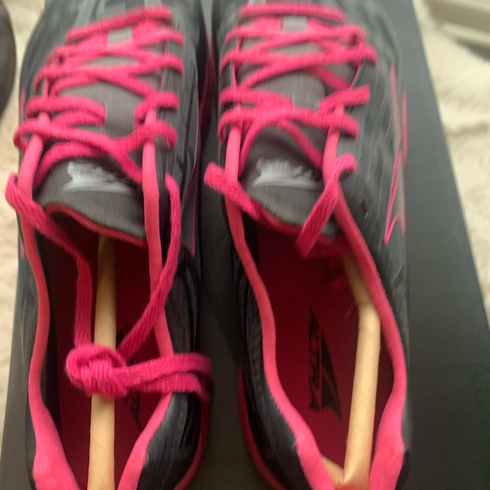 Altra - Picture 4 of 7